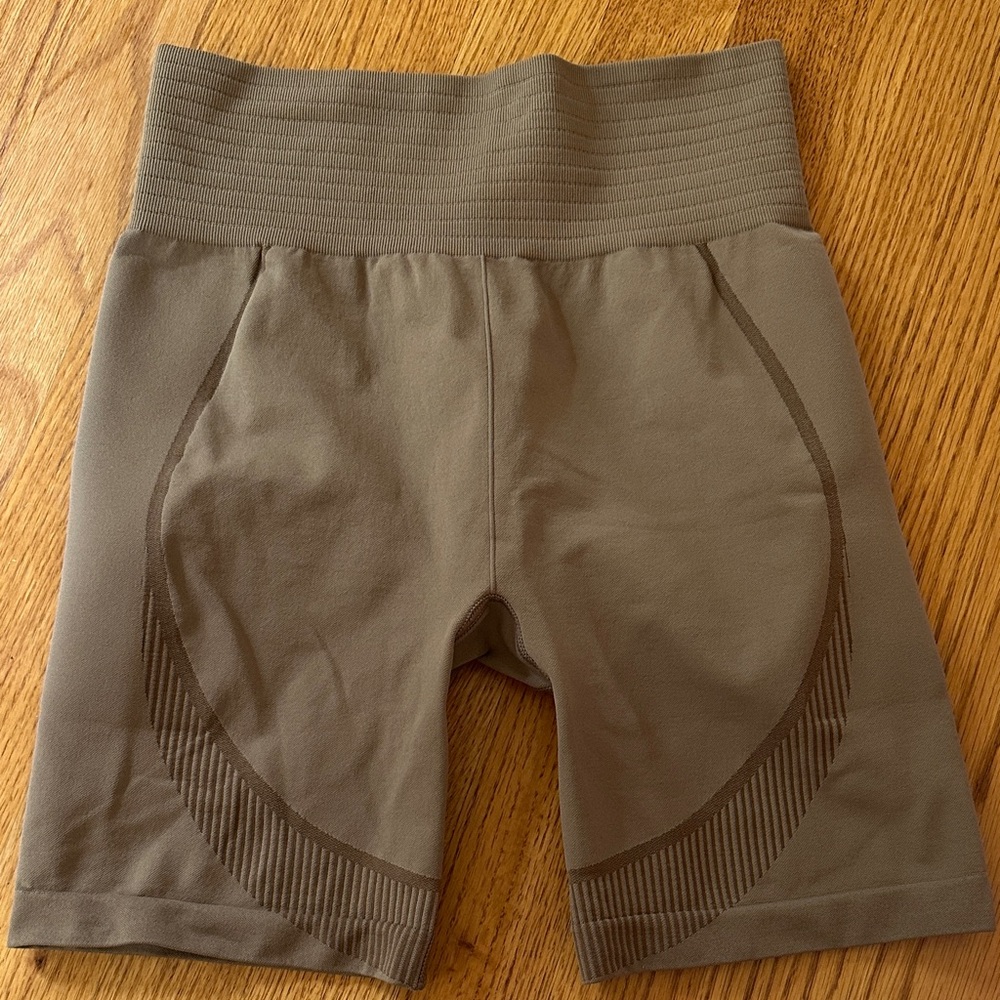 H&M Move Brown Ribbed Shorts